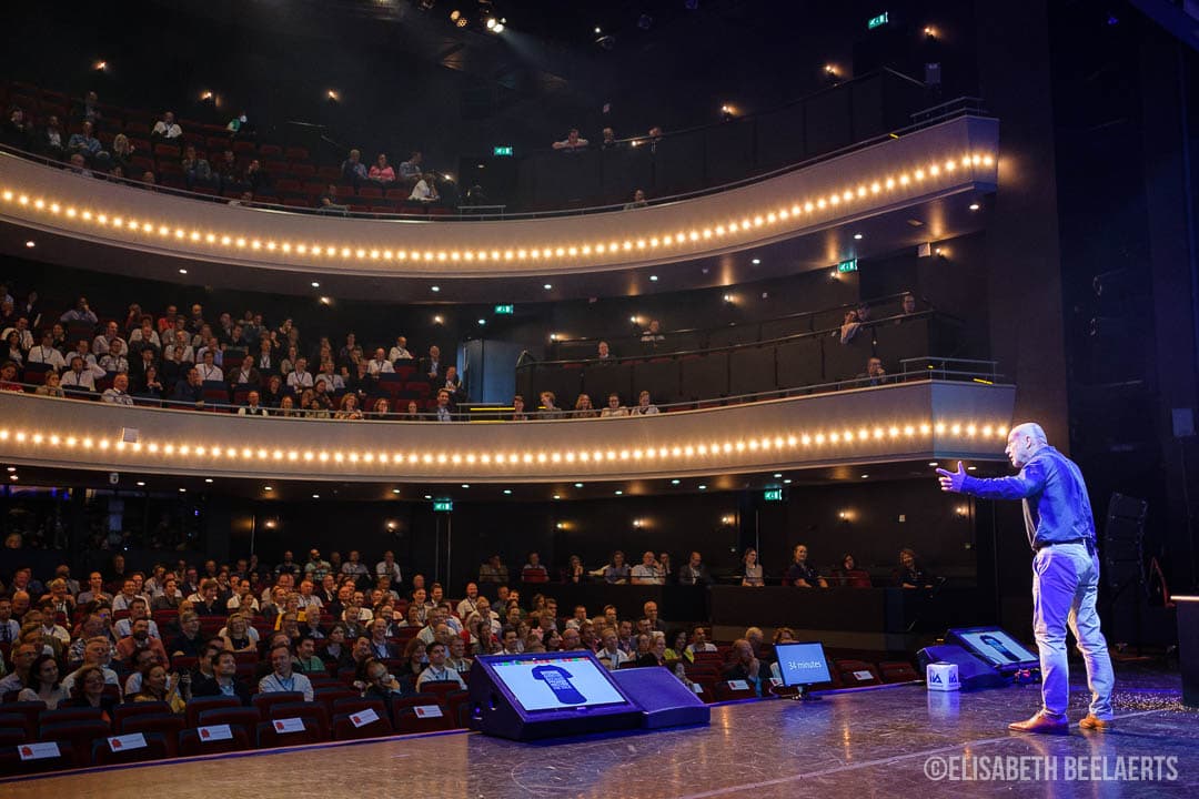 Spreker Leen Zevenbergen op het IIA Congres 2019 (©Elisabeth Beelaerts)